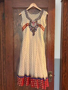 Gorgeous Sleevless Indian Dress